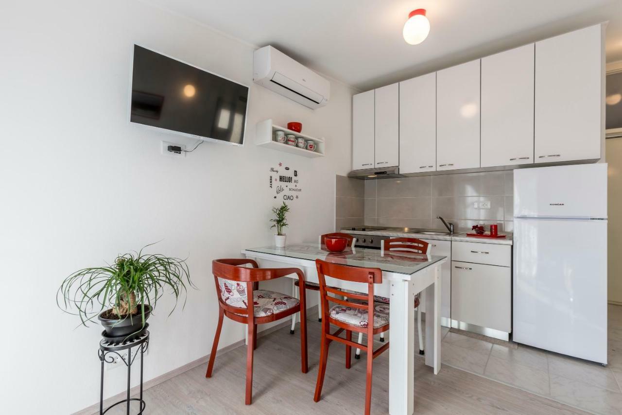 Apartment Taja, Cijela Kuca I Vrt Samo Za Vas Split Exterior photo