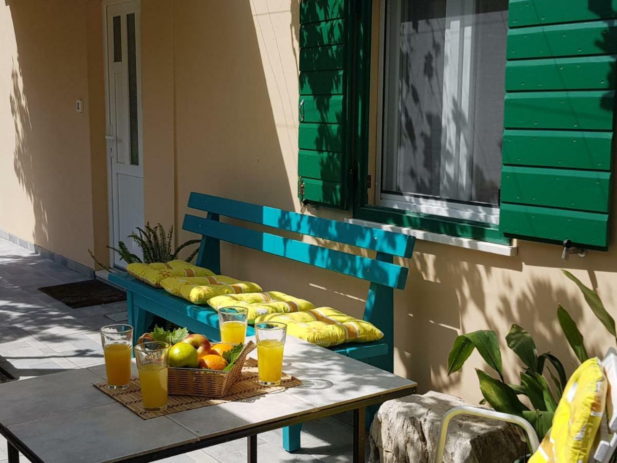 Apartment Taja, Cijela Kuca I Vrt Samo Za Vas Split Exterior photo
